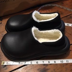 New Platform Plush Slippers Croc like Size 8
